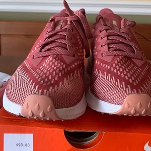 Nike,8,maroon